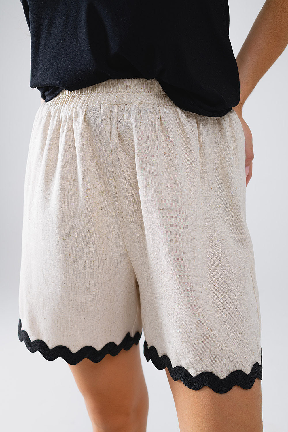 Scallop Trim Shorts in Beige