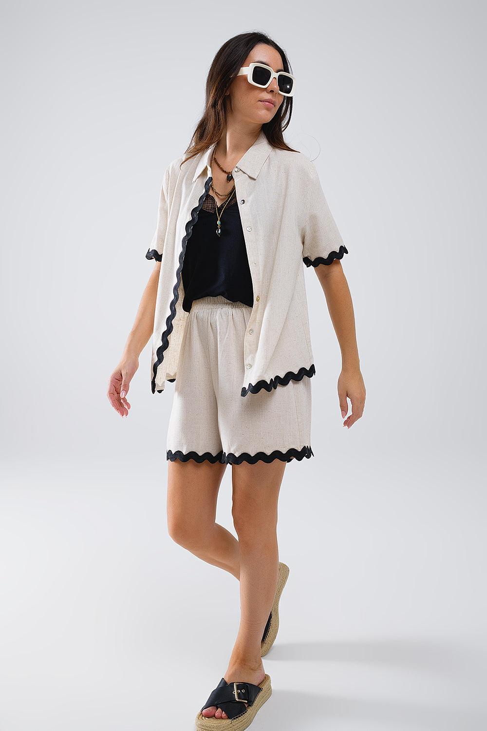 Scallop Trim Shorts in Beige