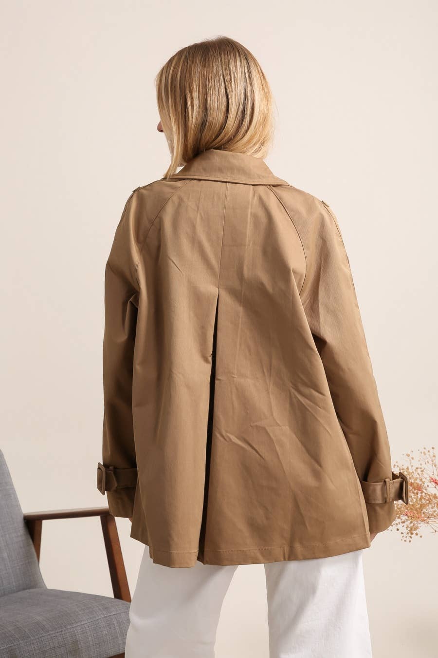 Mid-length trench coat in Camel