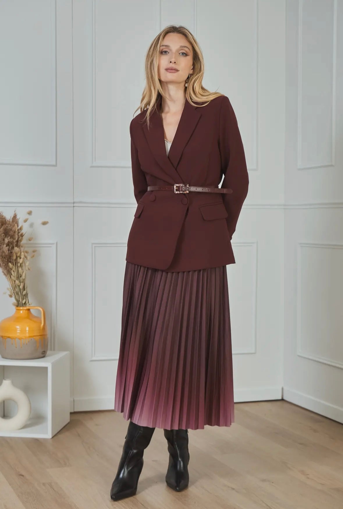 Pleated midi skirt in burgundy