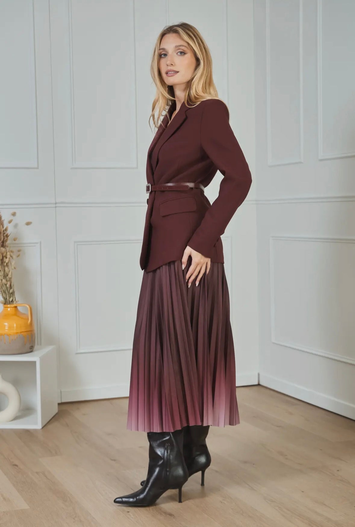 Pleated midi skirt in burgundy