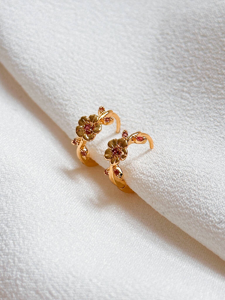 18k Gold Dainty Flower Huggie Hoop Earrings