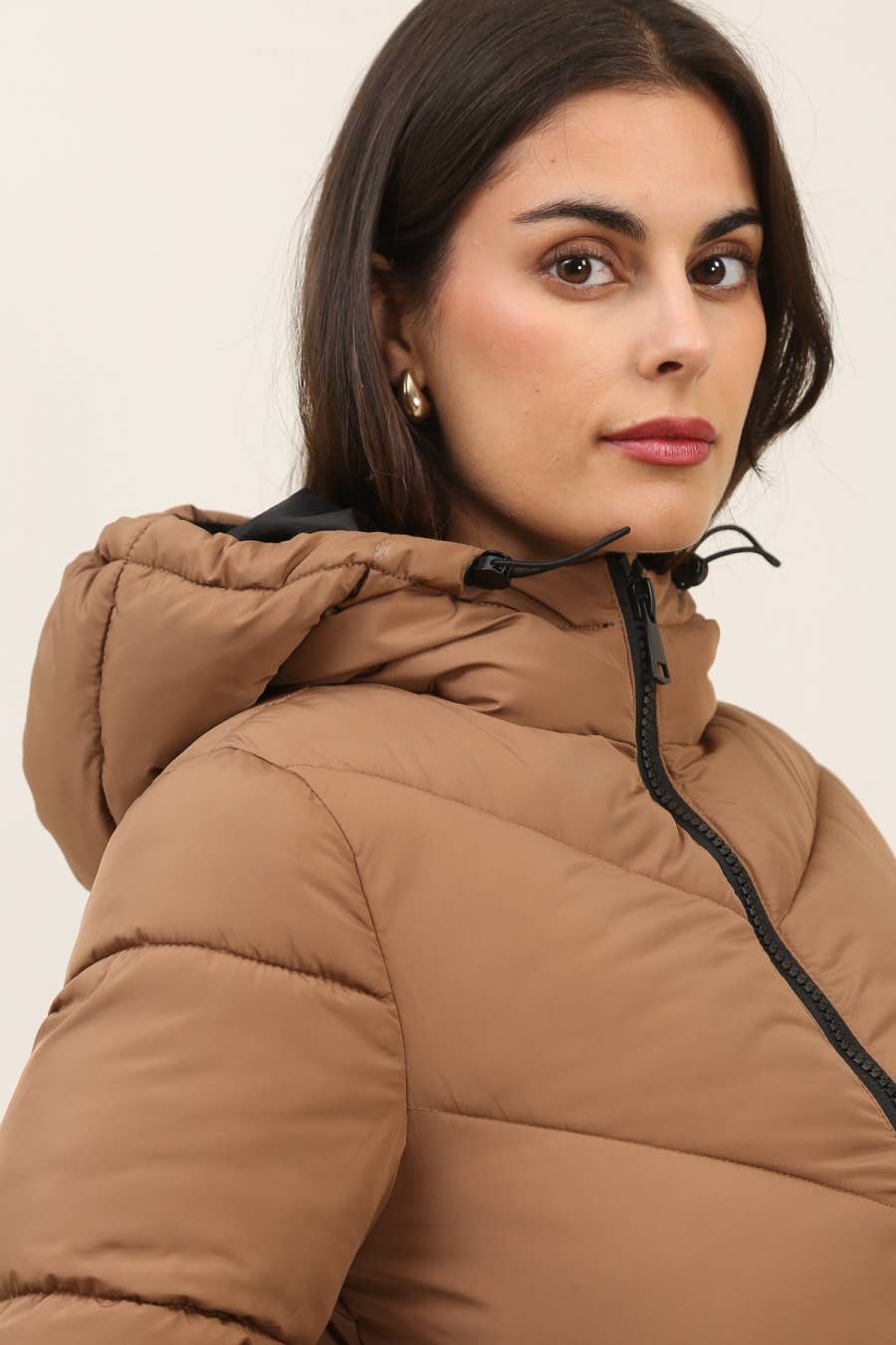 Mid-length down jacket with hood in Camel