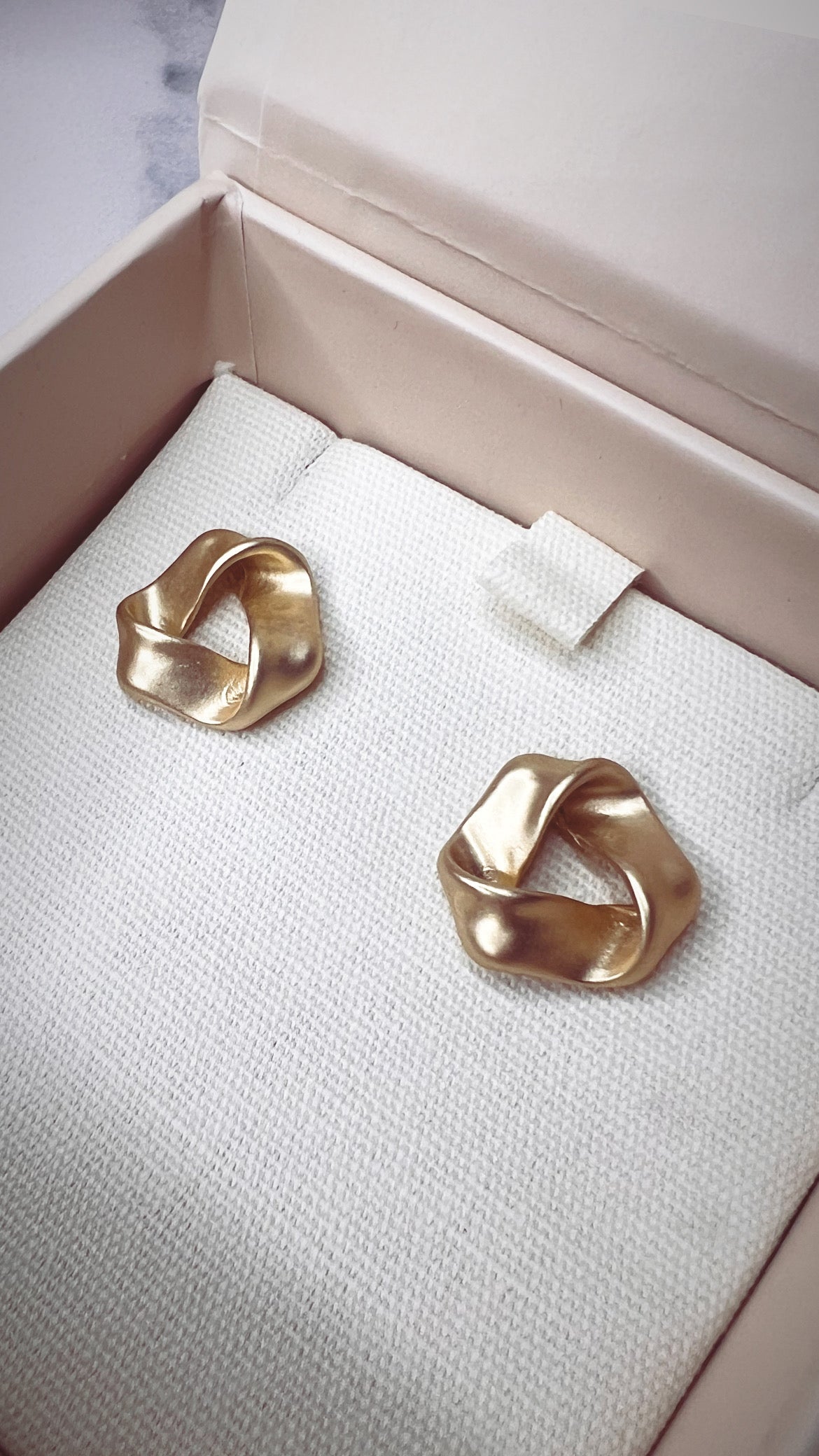 Gold knot earrings