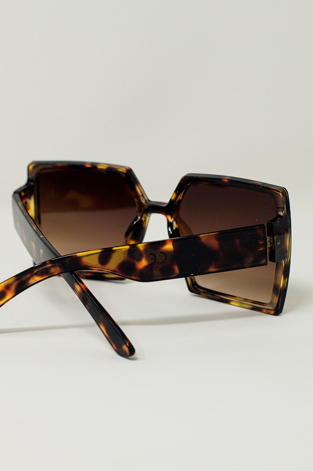 Oversized square sunglasses in brown