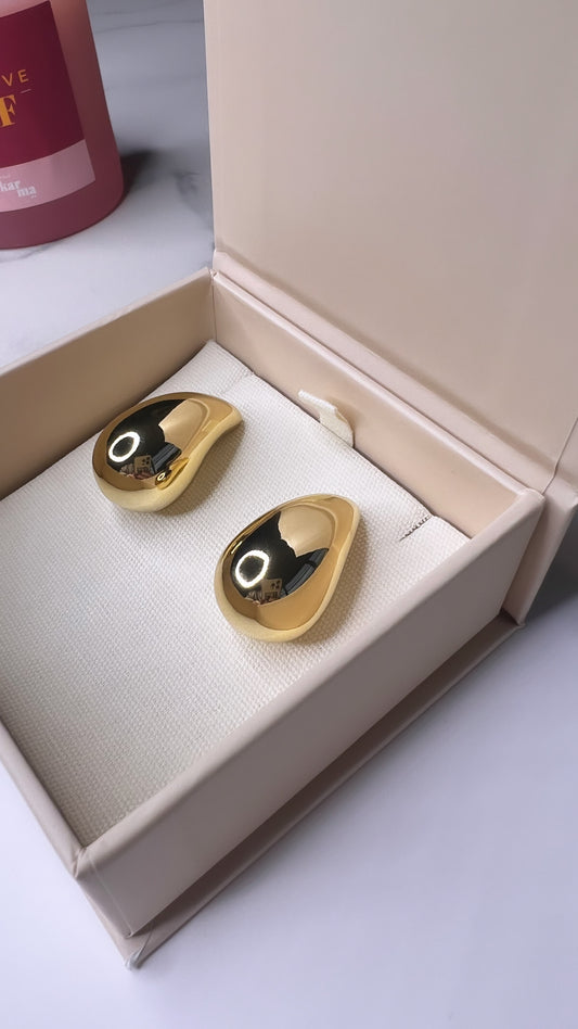Teardrop earrings in Gold