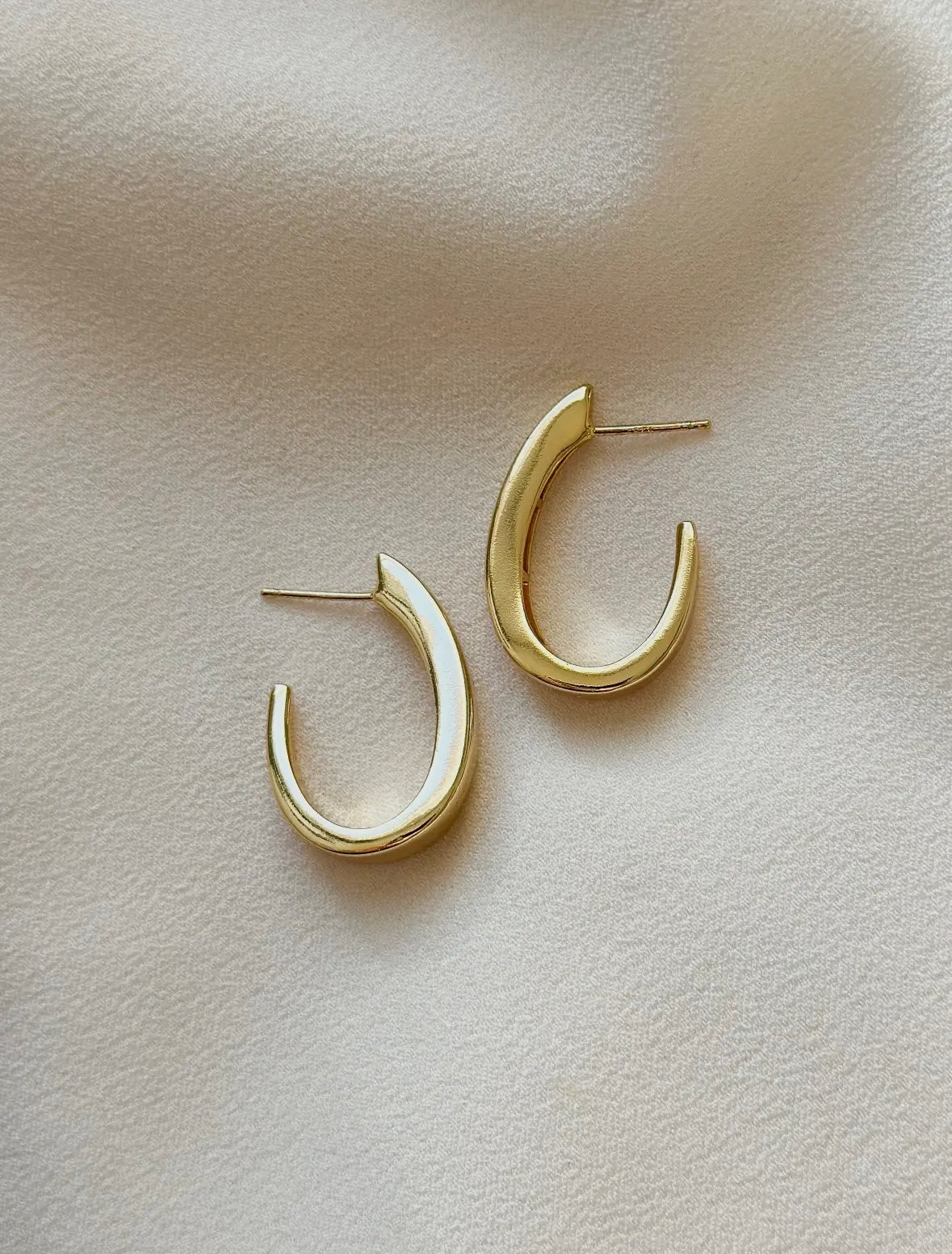 18k Gold Scoop Stud Earrings