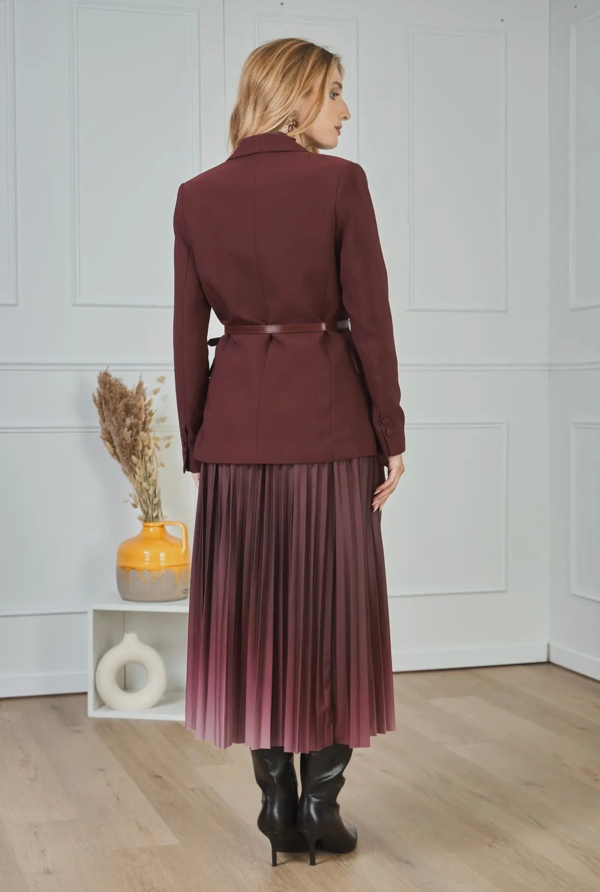 Pleated midi skirt in burgundy