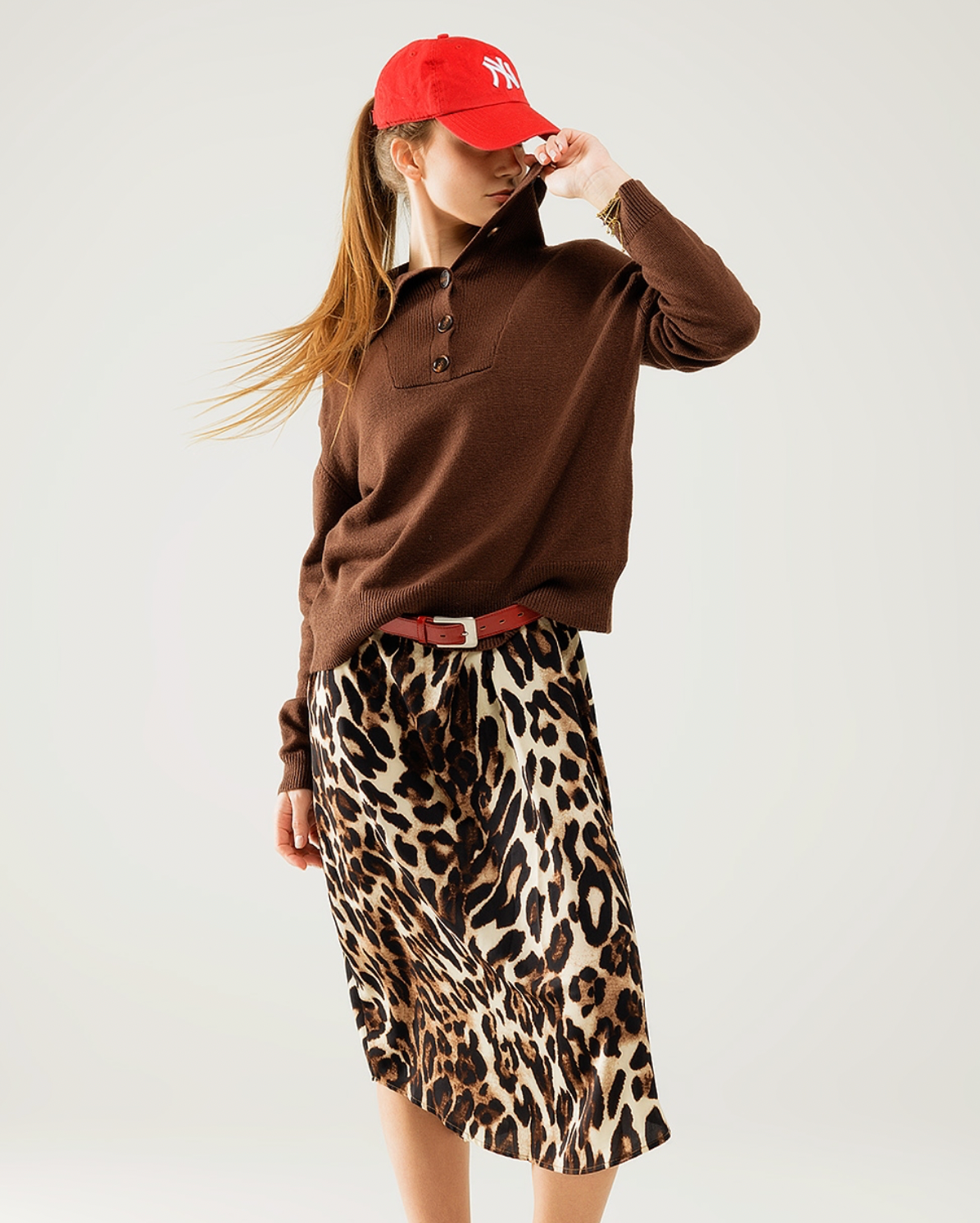 Brown jumper with Half button closure